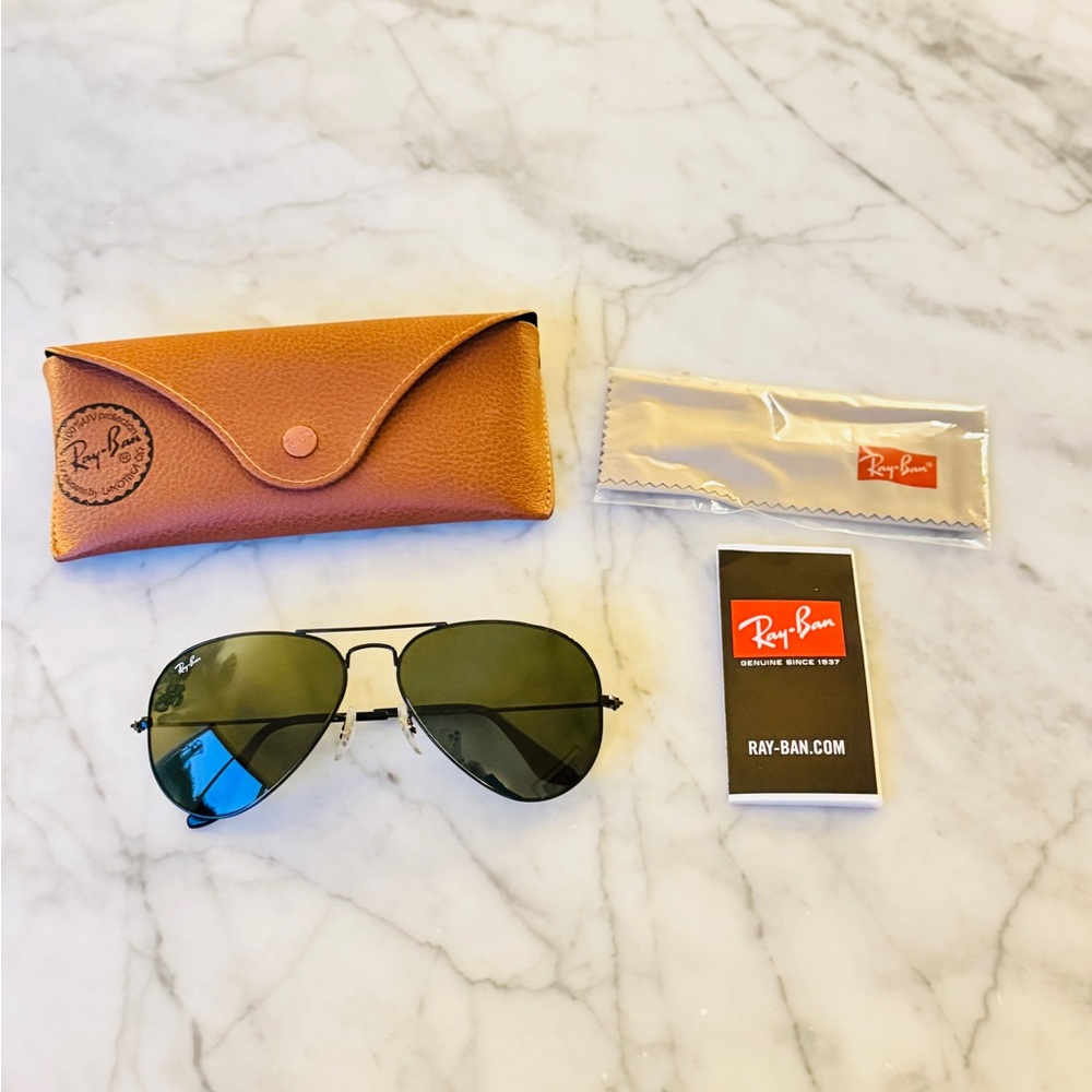 Ray-Ban RB3025 Aviator Sunglasses - Black - Like New
